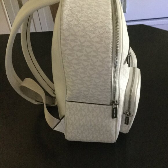 NWT Michael Kors backpack white and grey silver zippers 3 outside pockets - Picture 8 of 8